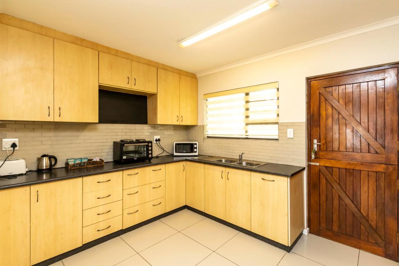 Fish Eagle Manor Bed and Breakfast East London Exteriör bild