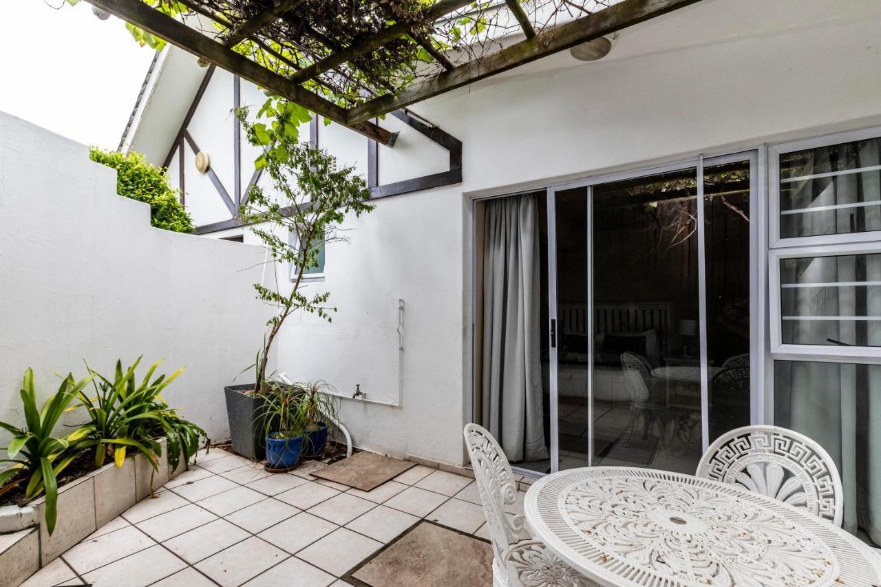 Fish Eagle Manor Bed and Breakfast East London Exteriör bild